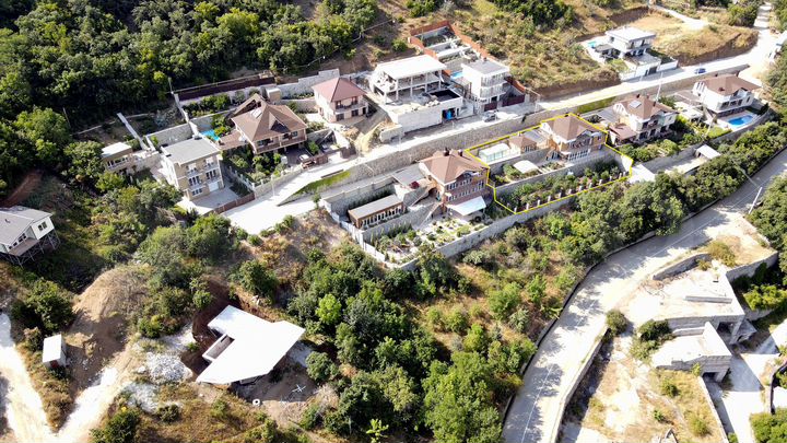 Дом 254 м² на участке 8 сот.