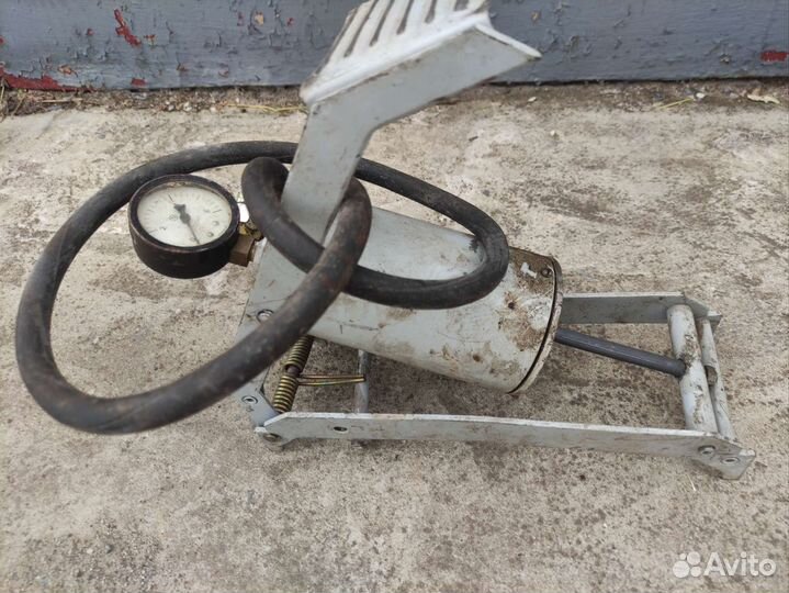 Насос для подкачки колес