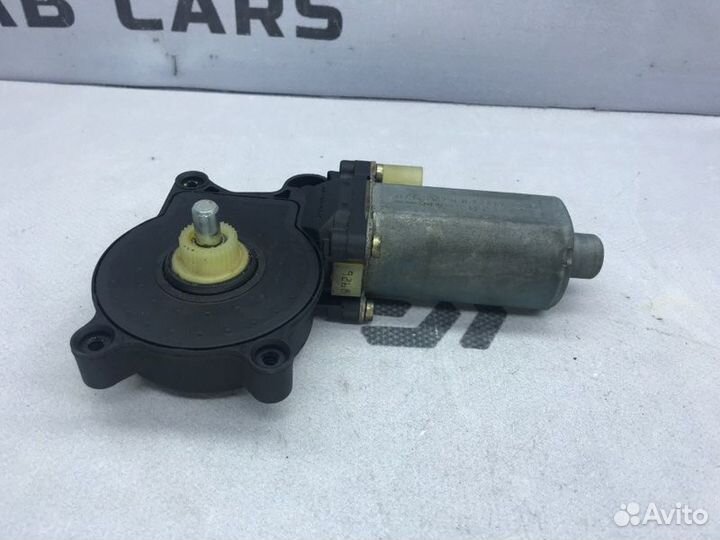 Моторчик стеклоподъемника задний правый Bmw Х5 E53