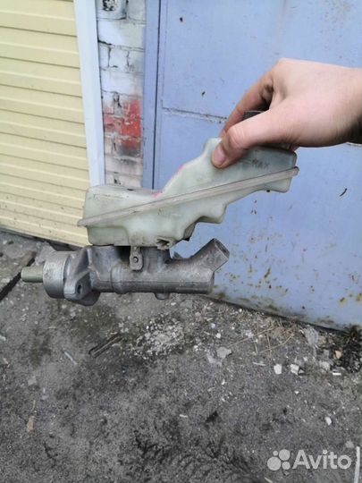 Тормозной цилиндр Toyota Avensis