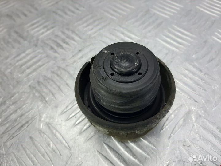 Пробка расширительного бачка Audi A6 4A/C4 1995