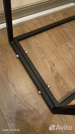 Вешалка для одежды напольная металлическая