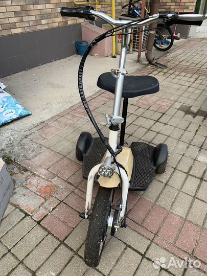 Электросамокат трехколесный с сиденьем