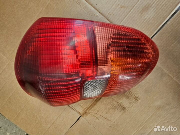 Фонарь задний правый Toyota RAV4 XA20