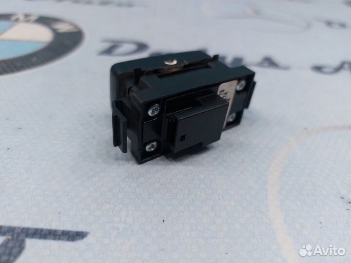 Кнопка стеклоподъемника задняя правая