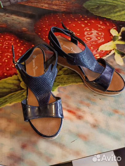 Туфли на пробкой подошве, очень легкие, 38 размер