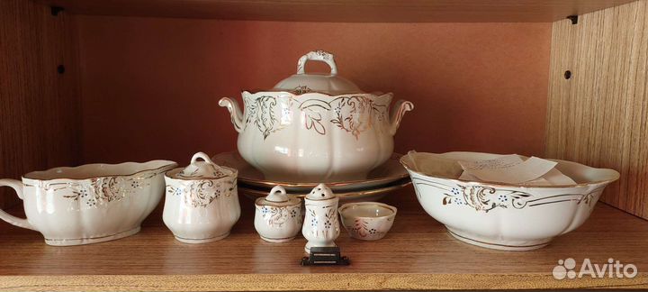 Тарелки фарфоровые, Столовый набор