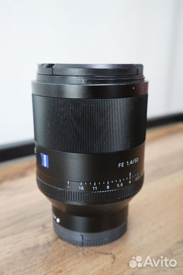 Объектив полнокадровый портретный Sony SEL50F14Z