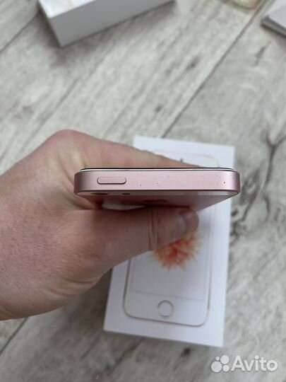iPhone SE, 32 ГБ