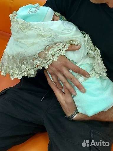 Очень красивый велюровый комплект на выписку