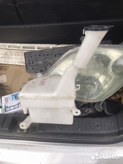 Бочок омывательный тойота ист