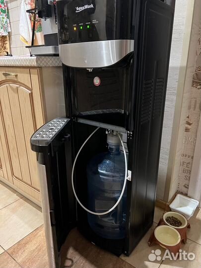 Кулер для воды напольный