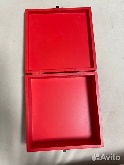 Красная шкатулка