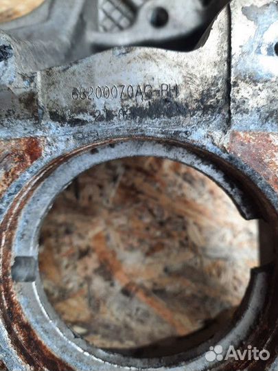 Кулак задний правый Chrysler 200 2016 068200071AC