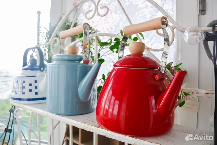 Чайник эмалированный новый и чугунный мармитник