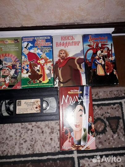 Видеокассеты с мультфильмами