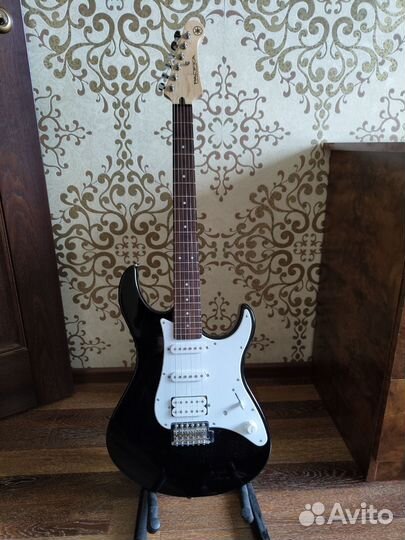 Yamaha Pacifica 012