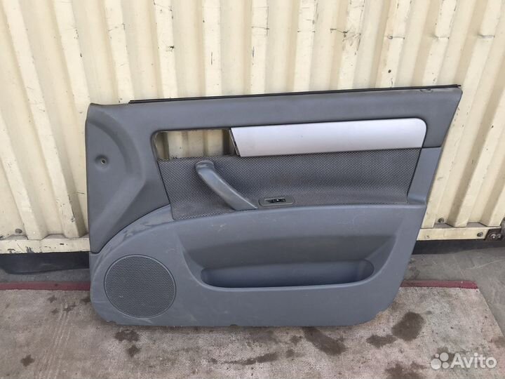 Обшивка передней правой двери Chevrolet Lacetti