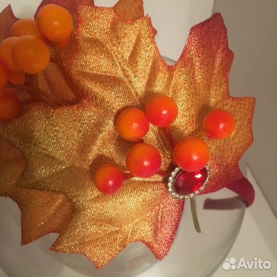 Осенний ободок рябинки