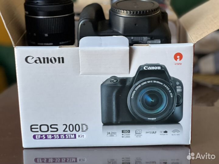 Зеркальный фотоаппарат Canon eos 200d