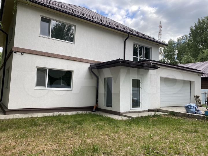 Коттедж 258 м² на участке 10 сот.