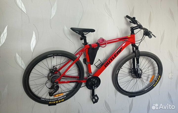 Кронштейн крепления велосипеда к стене за педаль