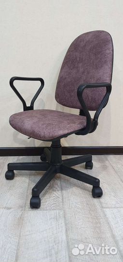 Компьютерное кресло офисный стул
