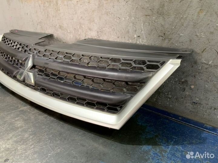 Решетка радиатора Mitsubishi Outlander Xl CW