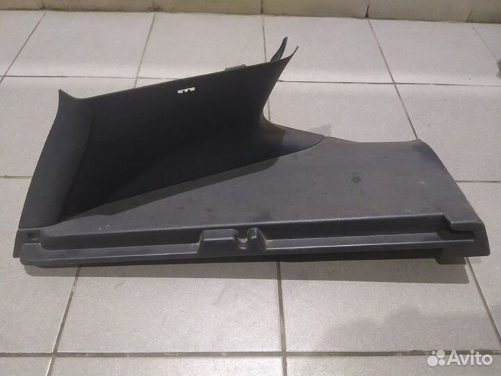 Упоры полки багажника. Рено дастер