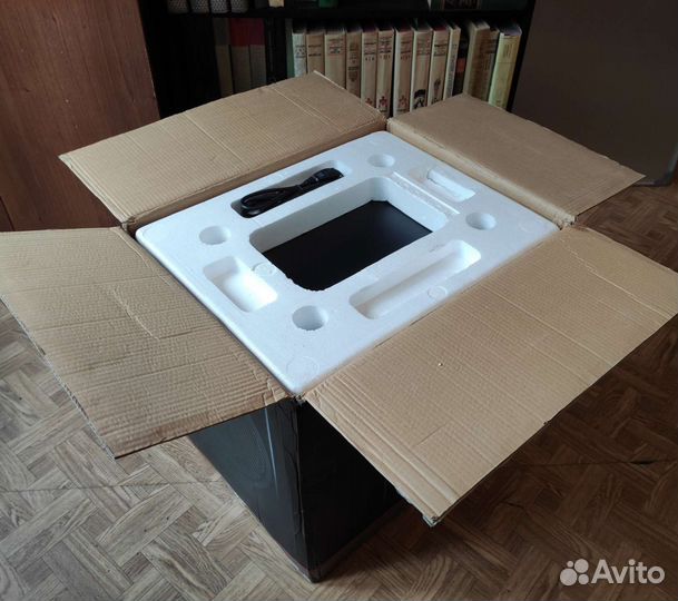 Активный сабвуфер M-audio SBX10