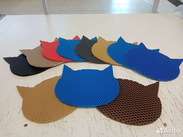 Коврик под кошачьи миски