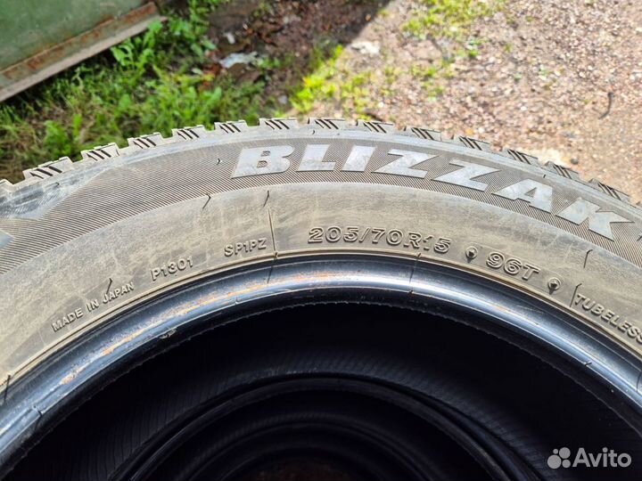 Bridgestone Blizzak Spike-01 205/70 R15