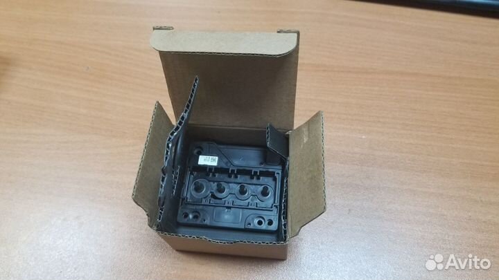 Печатающая головка Epson F181010 для L100, L200