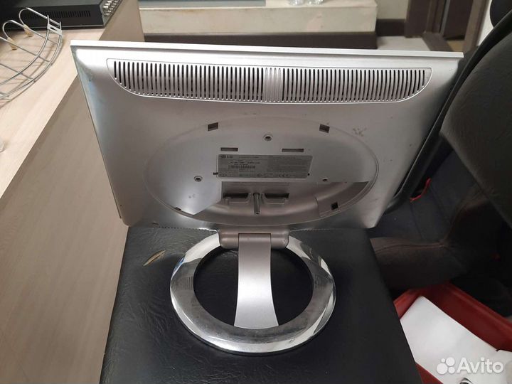 Монитор LG L1520B