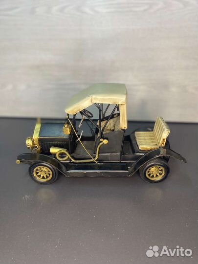 Модель автомобиля из металла