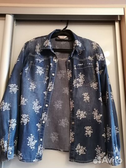Джинсовая рубашка для девочки с цветочным принтом