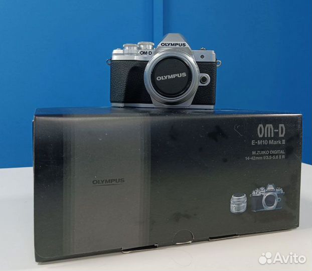 Olympus OM-D E-M10 Mark III Kit + карта памяти