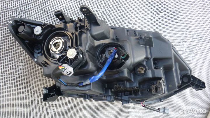 Ниссан Х-трэйл фара передняя