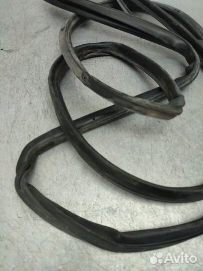 Уплотнитель задний левый Hyundai Elantra Hd седан