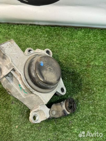 Подушка двигателя передняя левая Nissan X-Trail