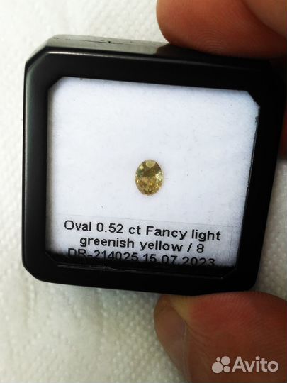 Цветной природный бриллиант в капсуле 0.52ct