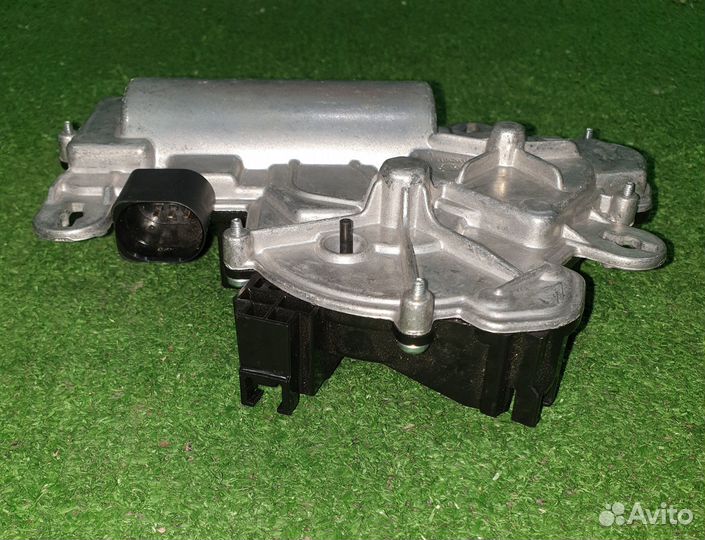 Доводчик замка крышки багажника VW Tiguan 2