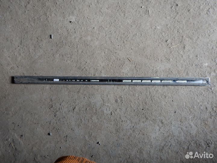 Молдинг передней двери Volkswagen Transporter Т5