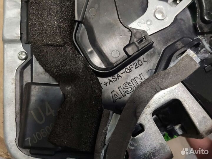 Замок задней двери Lexus IS 16г 44598