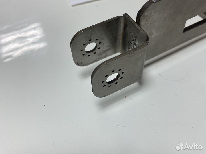 Крепление датчика эхолота в замок транцевых колес