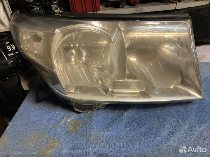 Фара передняя правя Toyota Land Cruiser 200