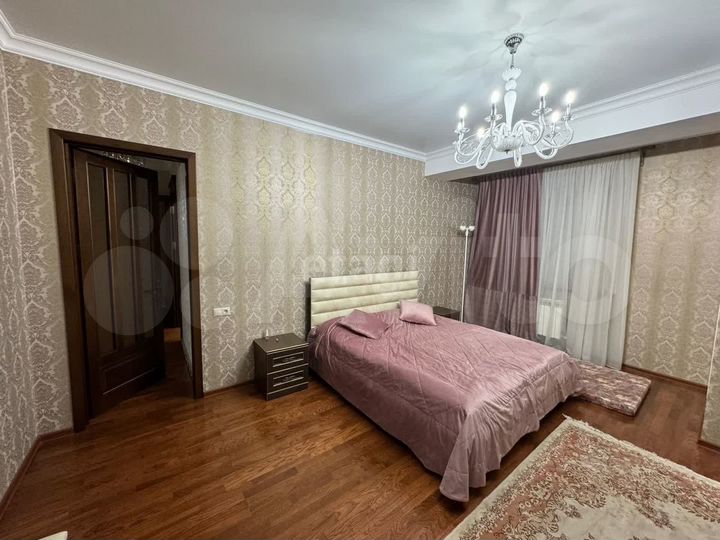 4-к. квартира, 240 м², 10/11 эт.