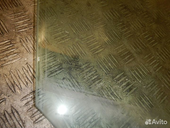 Стекло двери передней правой, Volkswagen (Фольксва