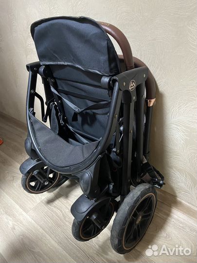 Коляска прогулочная Luxmom