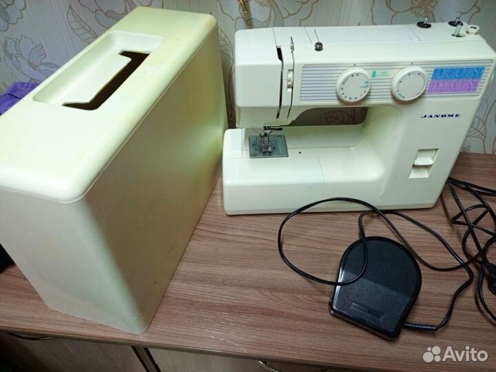 Швейная машина Janome